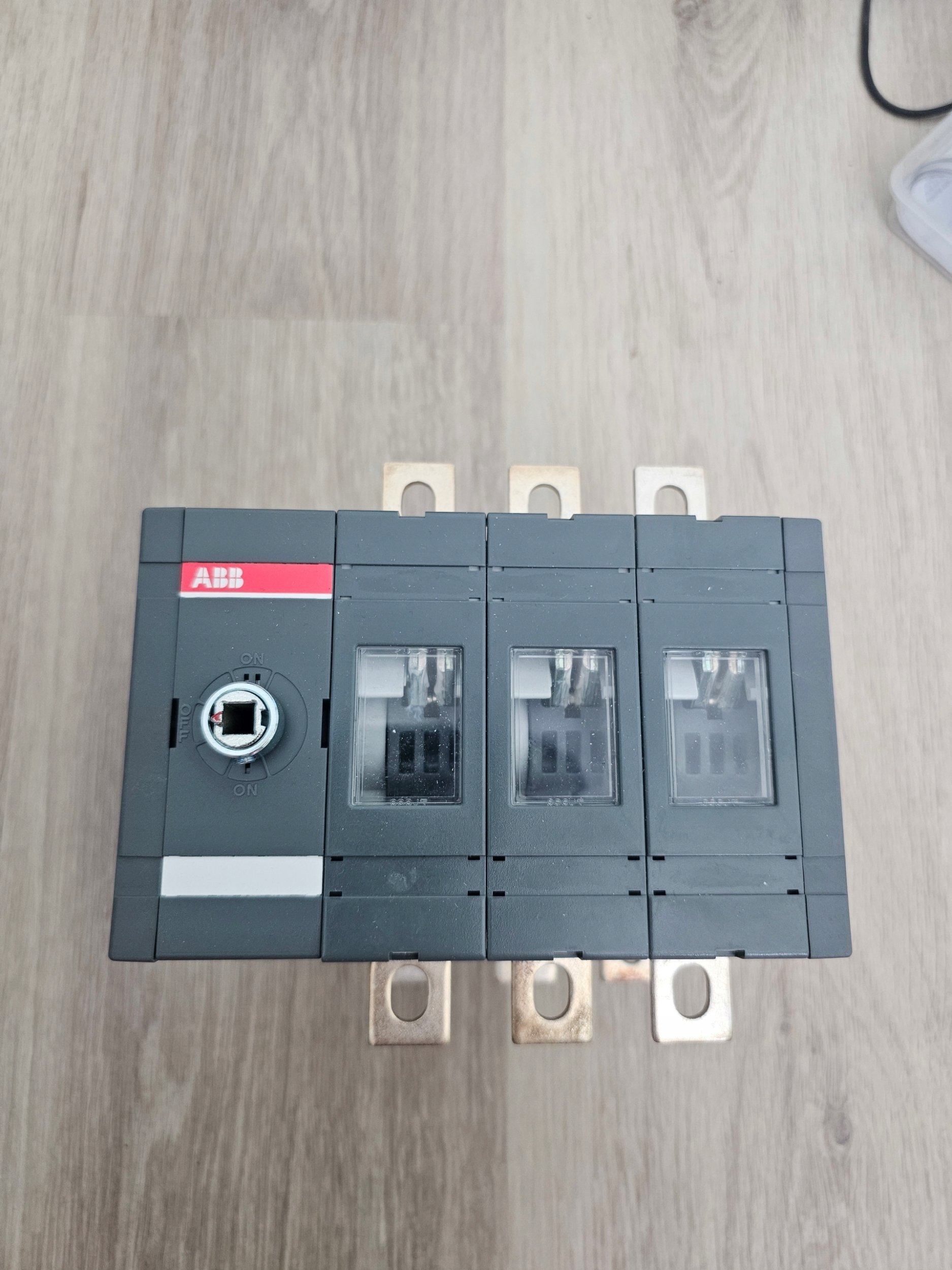 ABB Rozłącznik izolacyjny 3P 250A bez