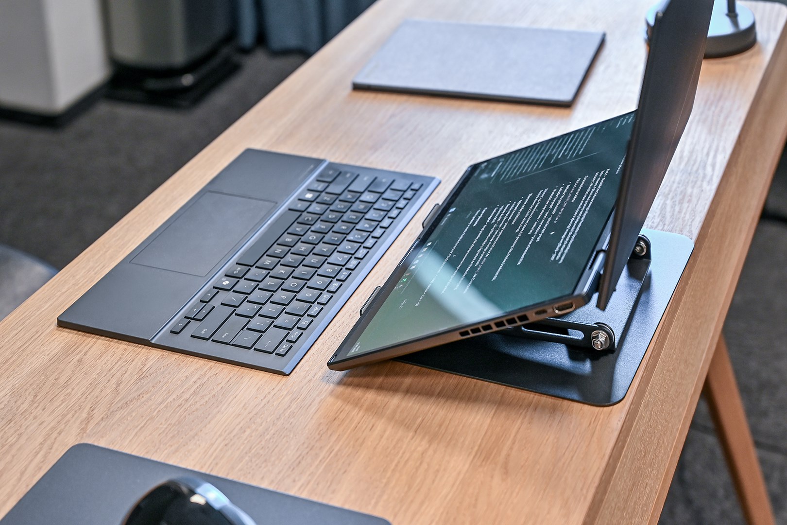 Media tech Adjustable, rotatable, ergonomic laptop